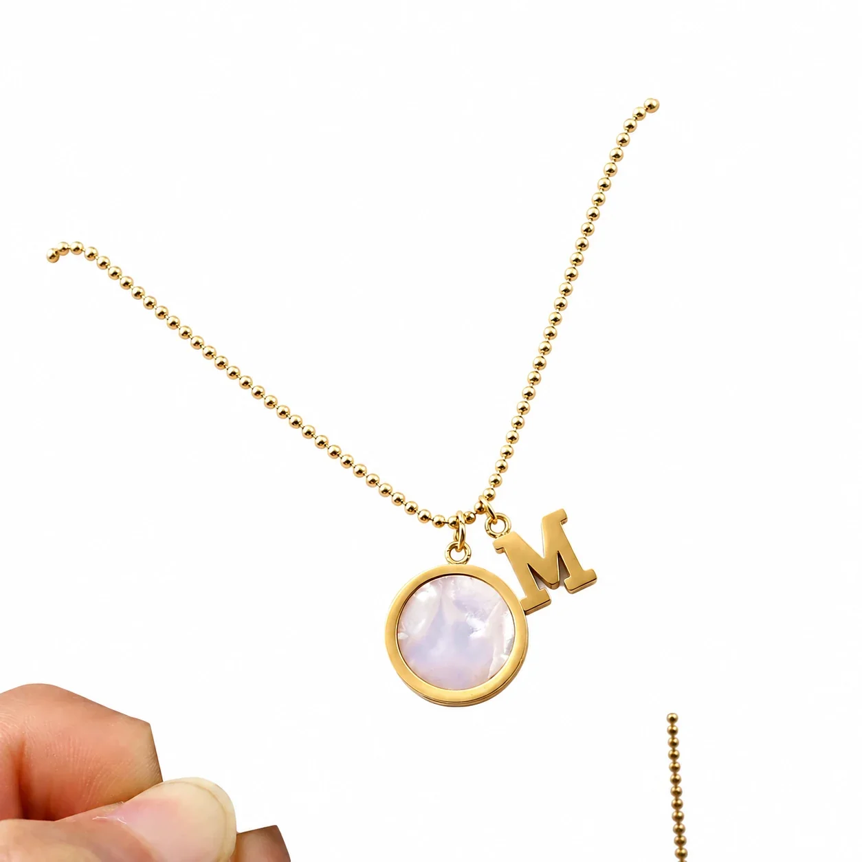 Daisy Pendant Necklace with Eight Petals in 18K Gold-Plated Steel - M Style