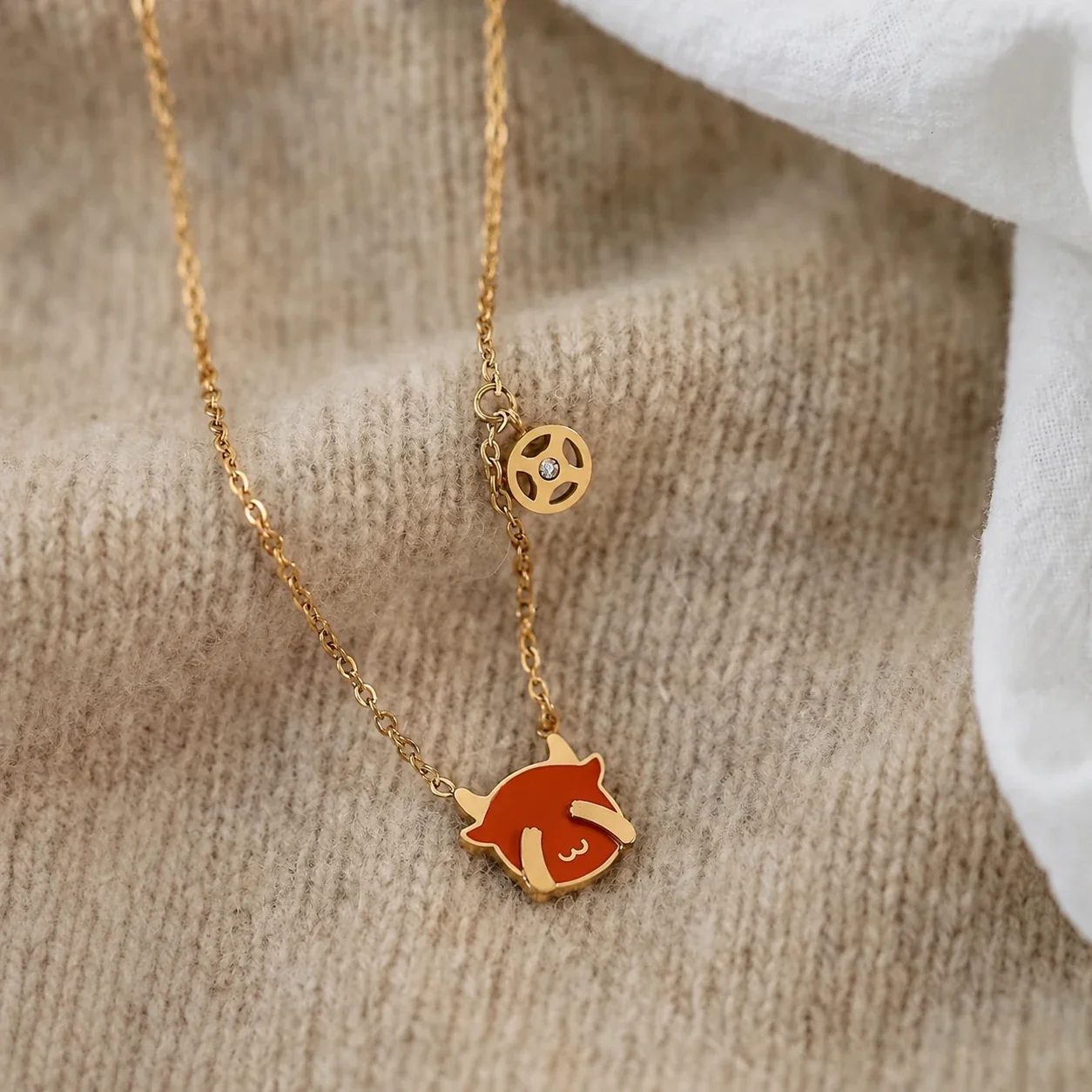 Daisy Pendant Necklace with Eight Petals in 18K Gold-Plated Steel - Ox