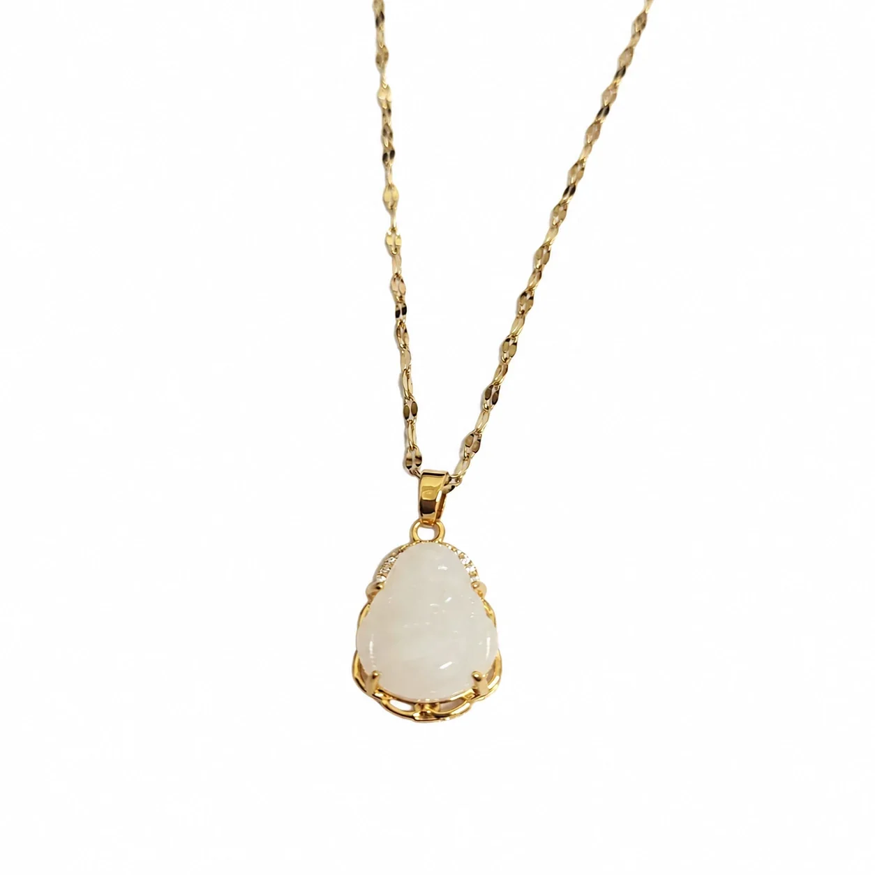 Daisy Pendant Necklace with Eight Petals in 18K Gold-Plated Steel - Laughing Buddha