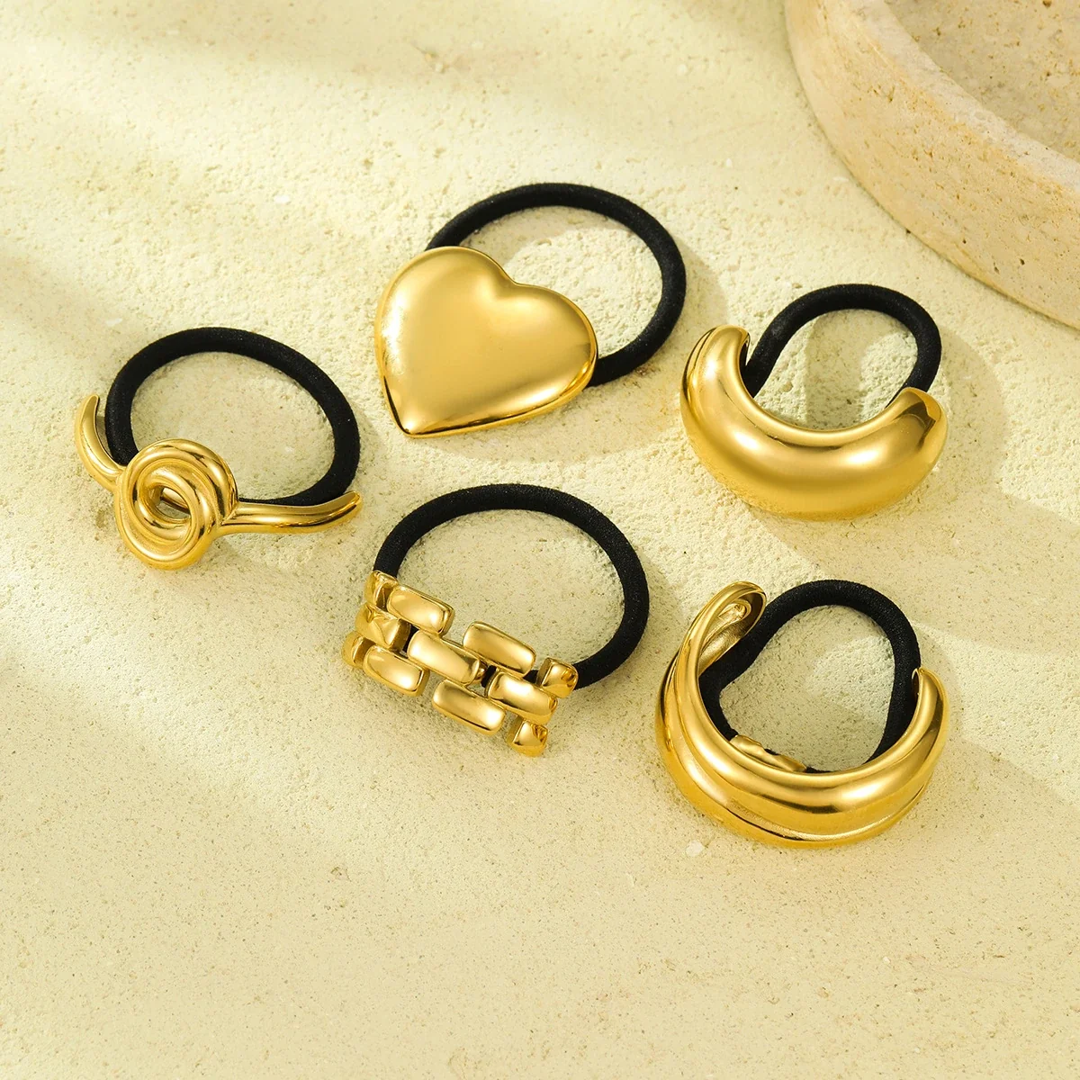 Foto del producto: Hair Tie with Geometric Link Slider in 18K Gold-Plated Steel
