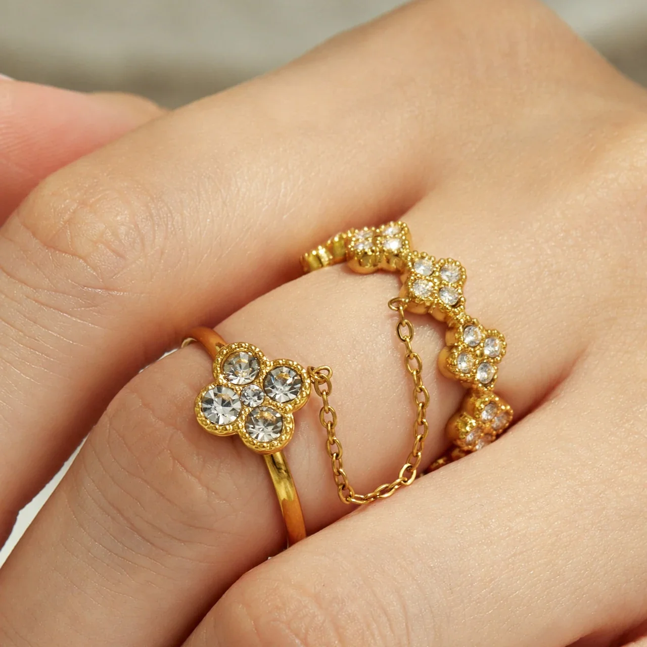 Floral Chain Double Ring in Gold-Plated Stainless Steel