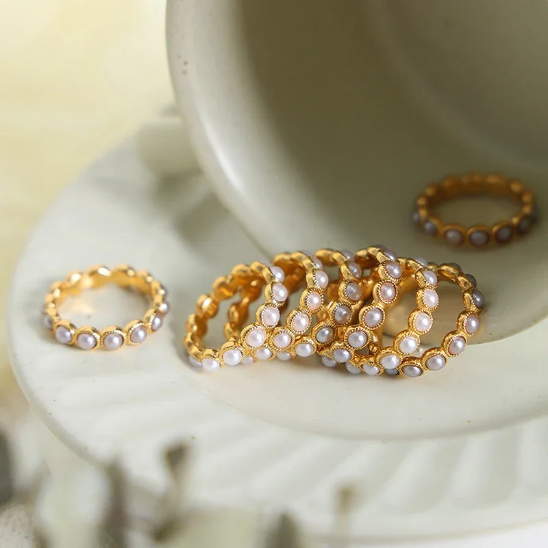 Ring with Gray Shell Pearls and Beaded Gold-Plated Steel