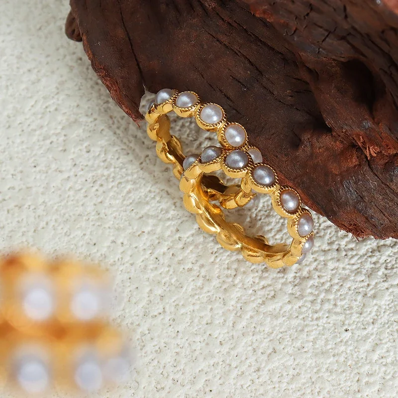 Ring with Gray Shell Pearls and Beaded Gold-Plated Steel
