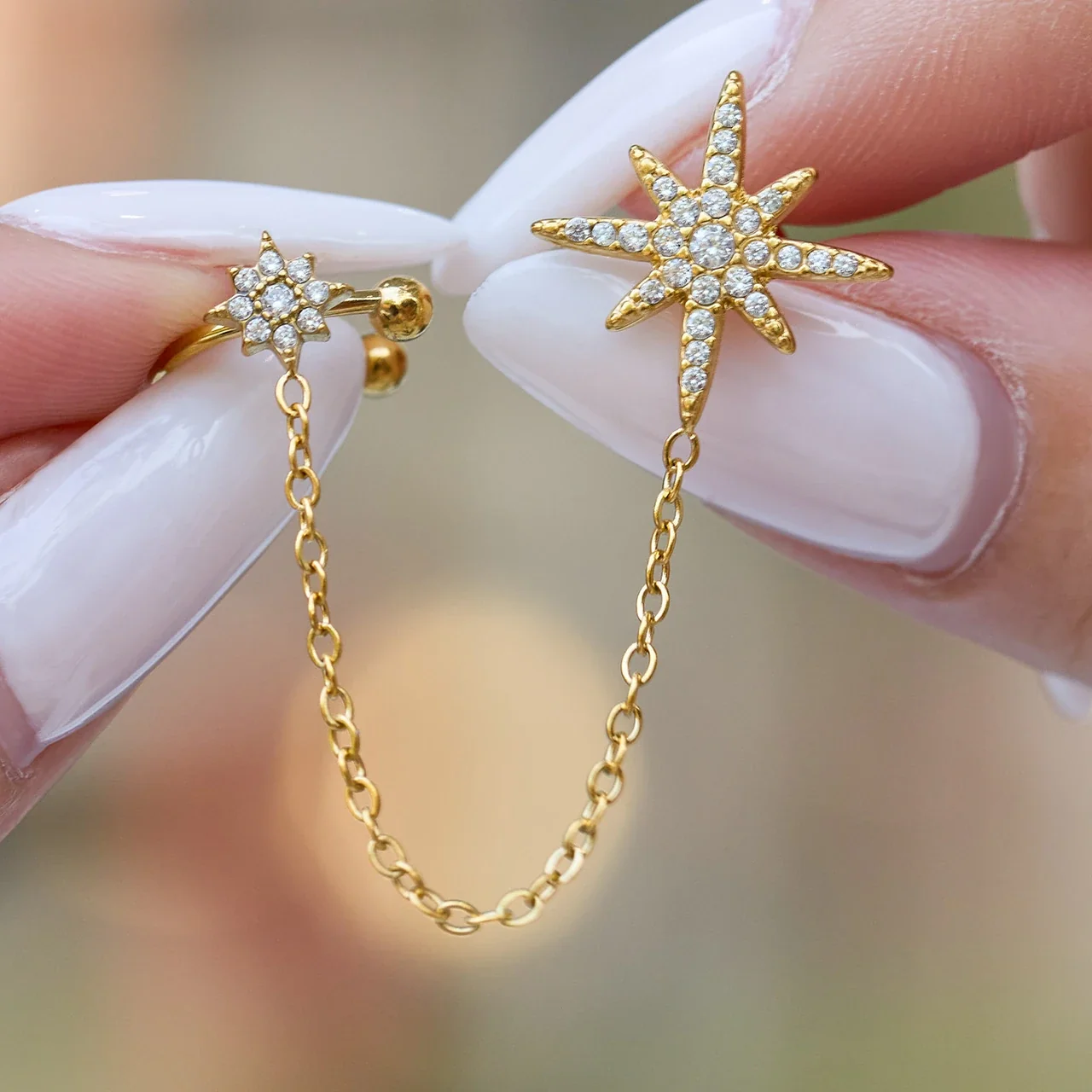 Ear cuff met sterstud en ketting, 18K verguld staal productfoto
