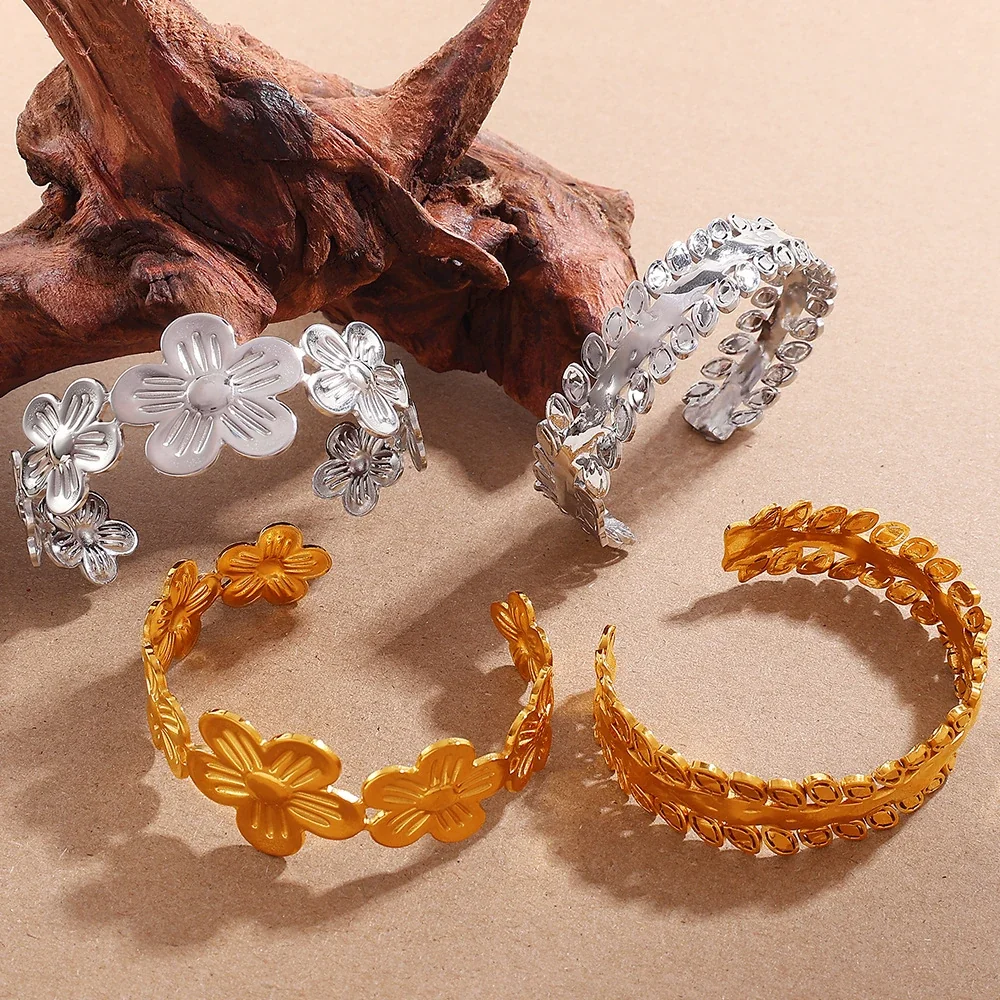 Foto del producto: Brazalete abierto floral de acero inoxidable