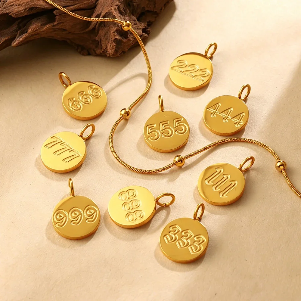Foto do produto: Round Triple-Number Disc Pendant in Gold-Plated Steel