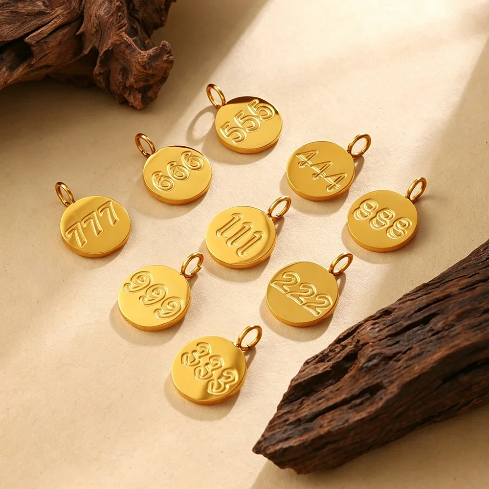 Foto do produto: Round Triple-Number Disc Pendant in Gold-Plated Steel