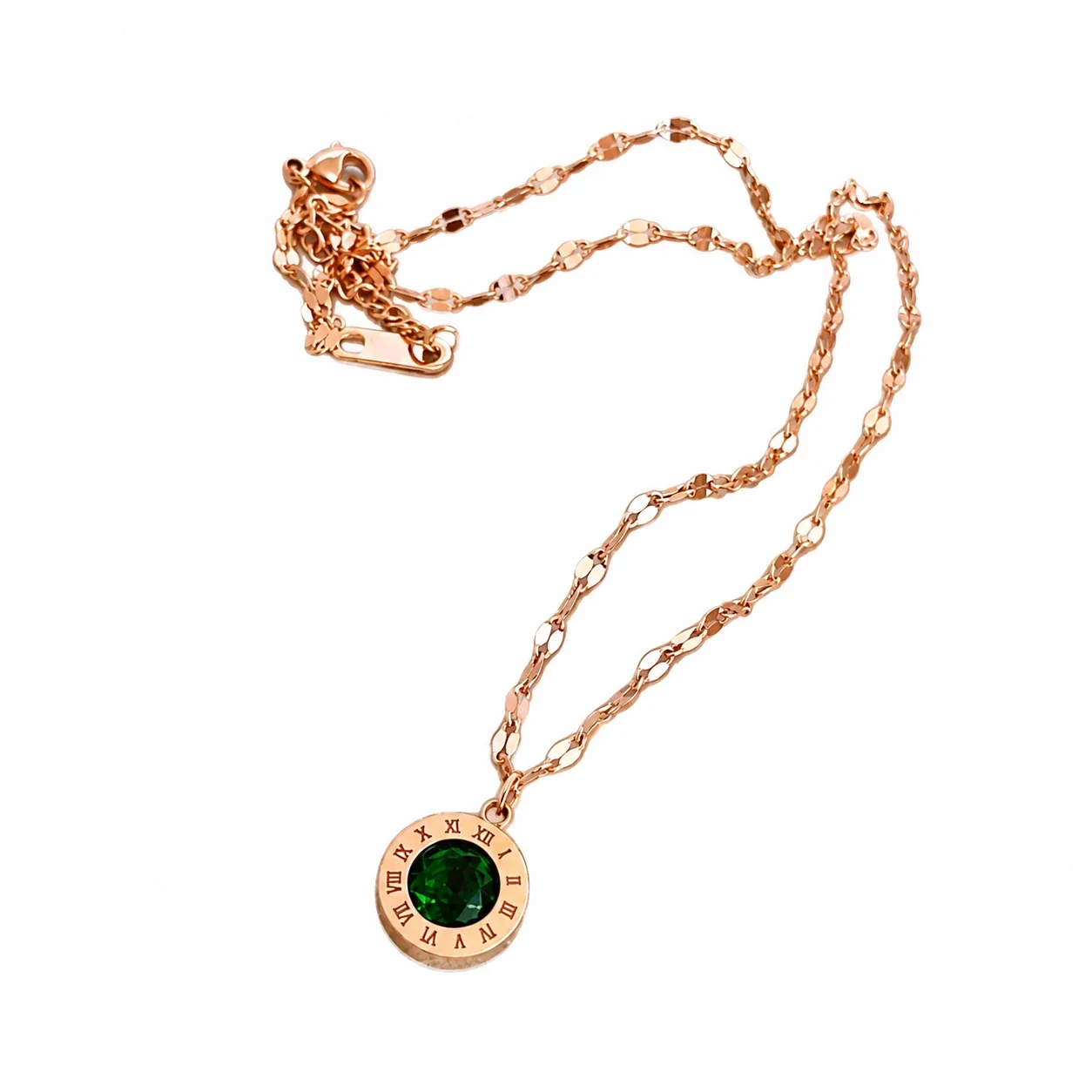 Foto del producto: Collar: acero inoxidable tono dorado con cristal verde y números romanos