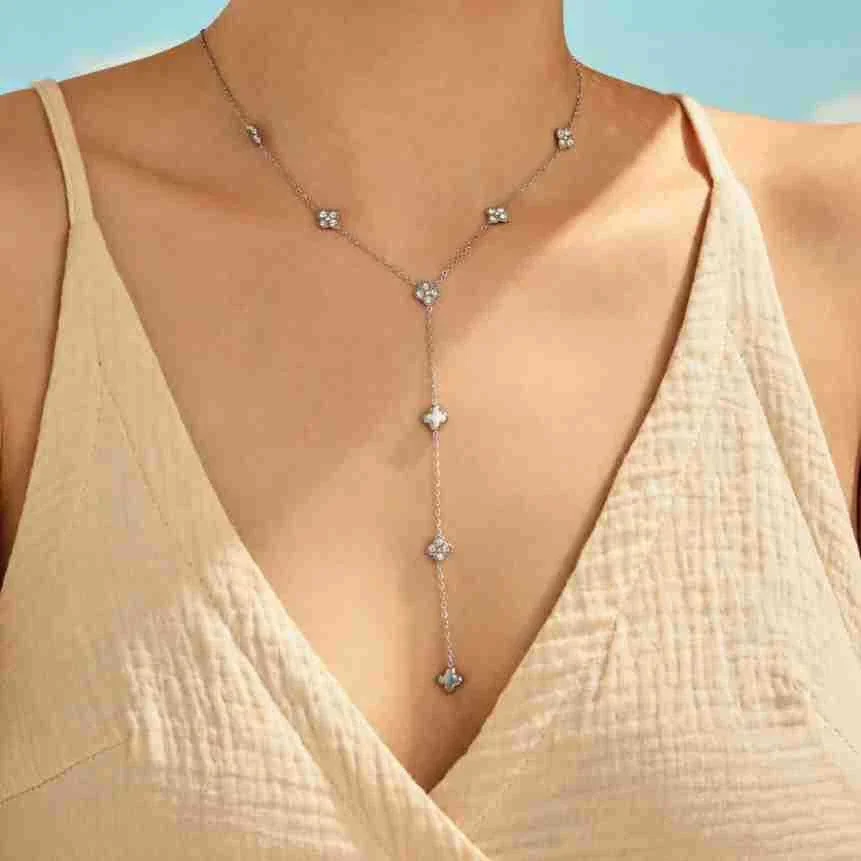 Photo produit : Collier Y tombant fleurs et cristaux, acier inoxydable plaqué or 18K