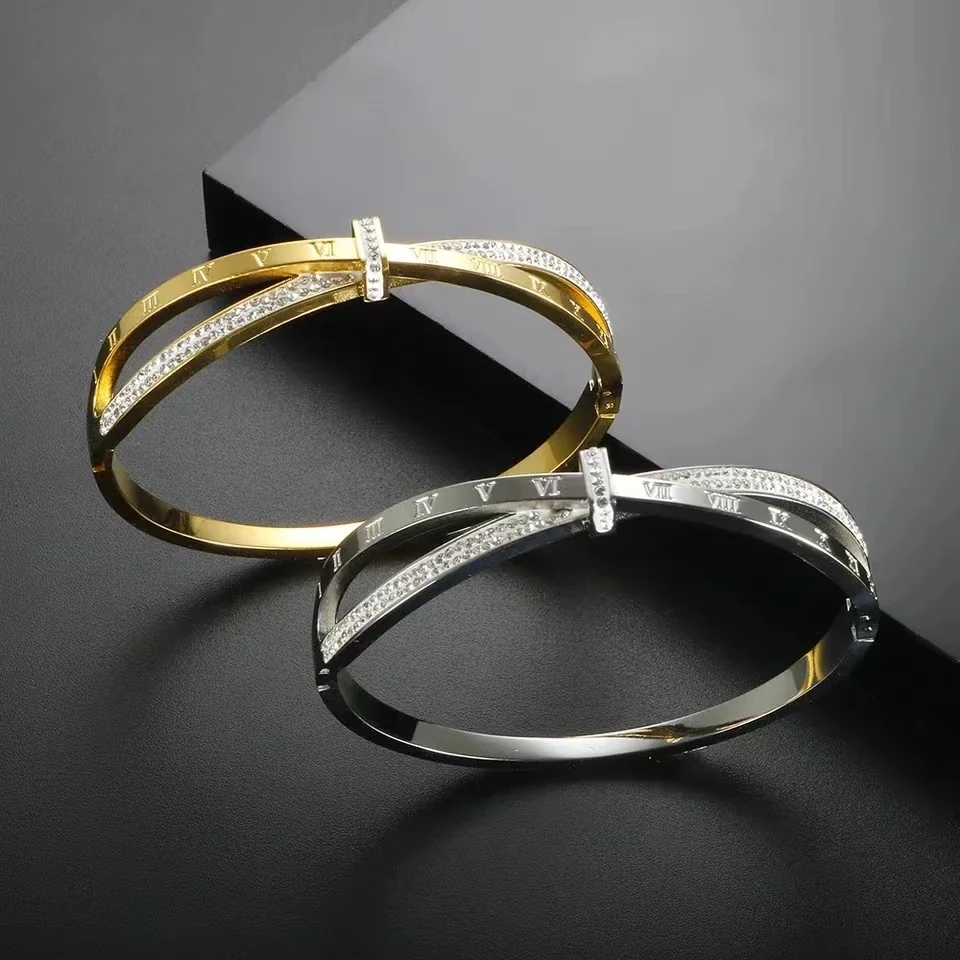 Foto del producto: Brazalete Cruzado de Cristales con Números Romanos en Acero Inoxidable
