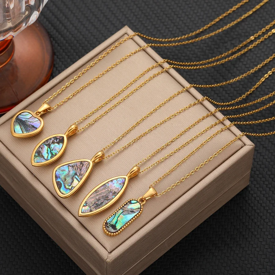 Foto del producto: Collar con colgante, incrustación de concha de abulón, acero chapado en oro de 18K