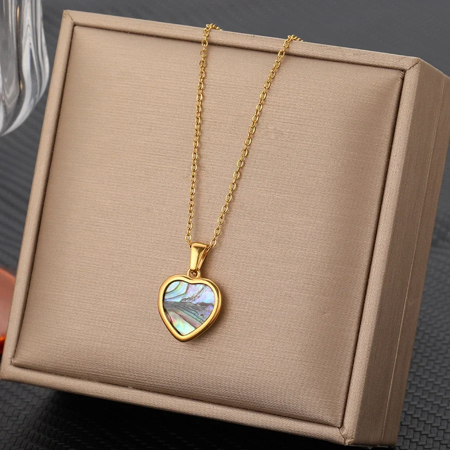 Foto del producto: Collar con colgante, incrustación de concha de abulón, acero chapado en oro de 18K