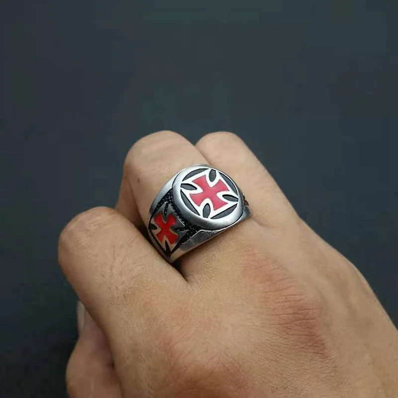 Foto prodotto: Anello chevalier con medaglione a croce rossa e acciaio inossidabile 316 spazzolato