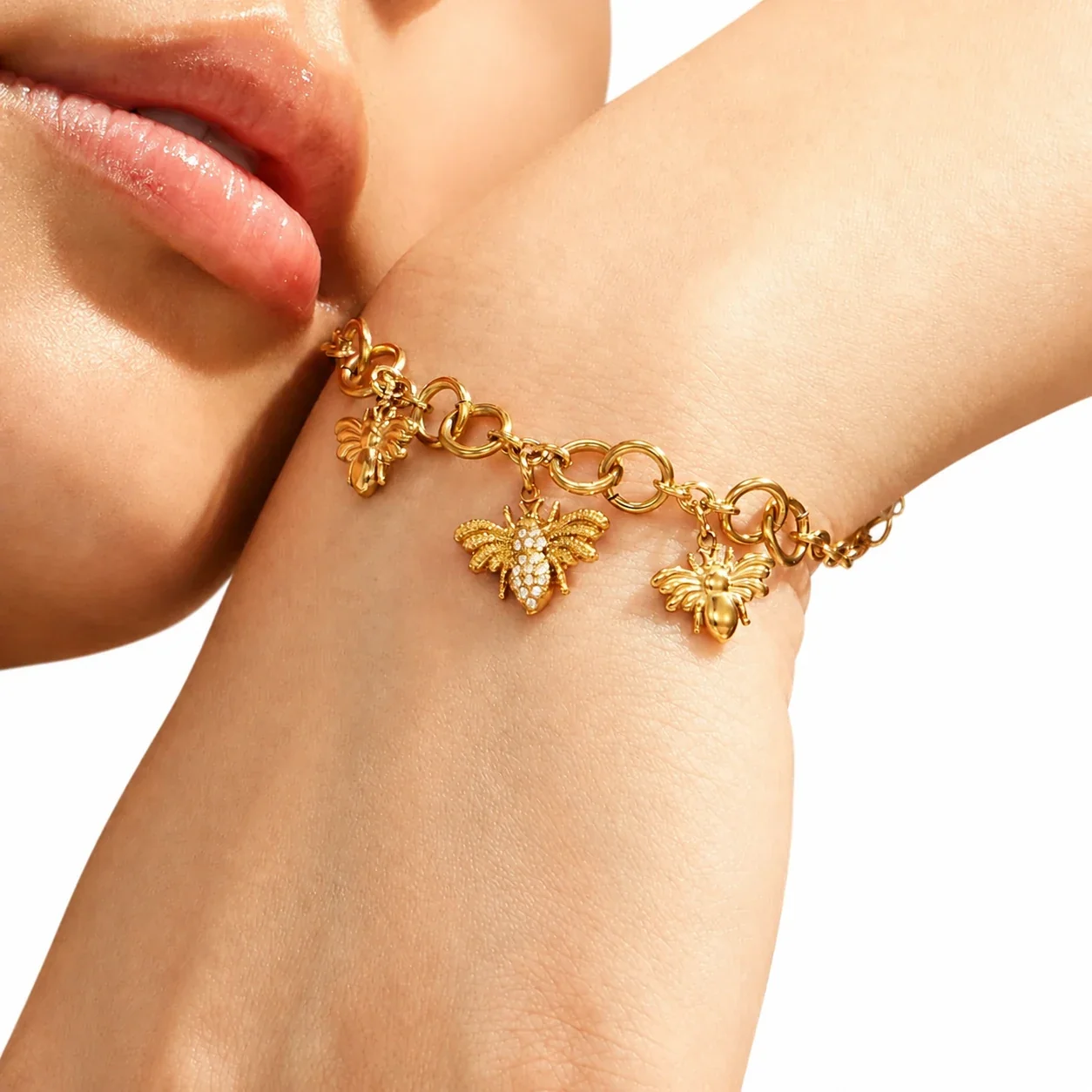 Bee Charm 18K Gold-Plated Oval-Link Jewelry Set
