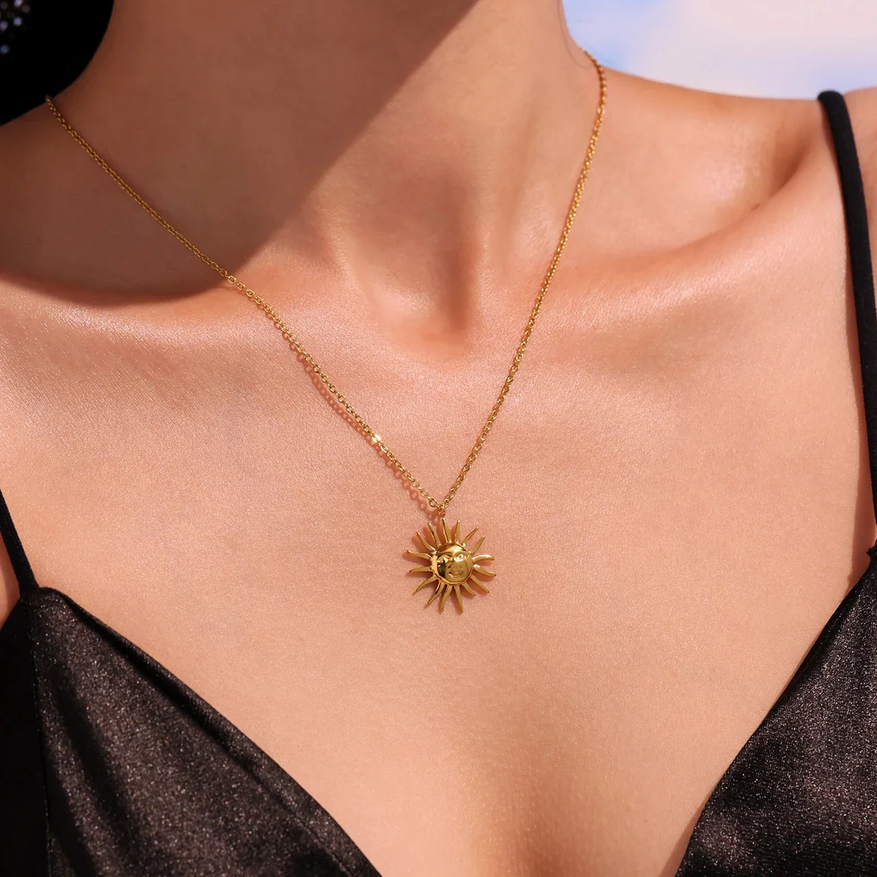 Ketting met Zonnehanger en Stralende Zonnestralen, Verguld Staal productfoto