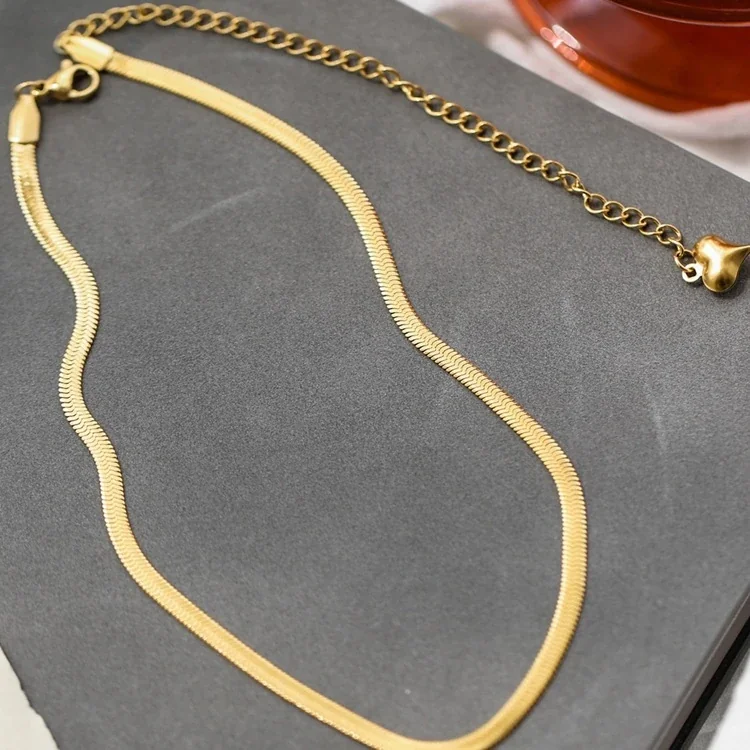 Slangenketting met hartvormig verlengstuk, verguld roestvrij staal productfoto