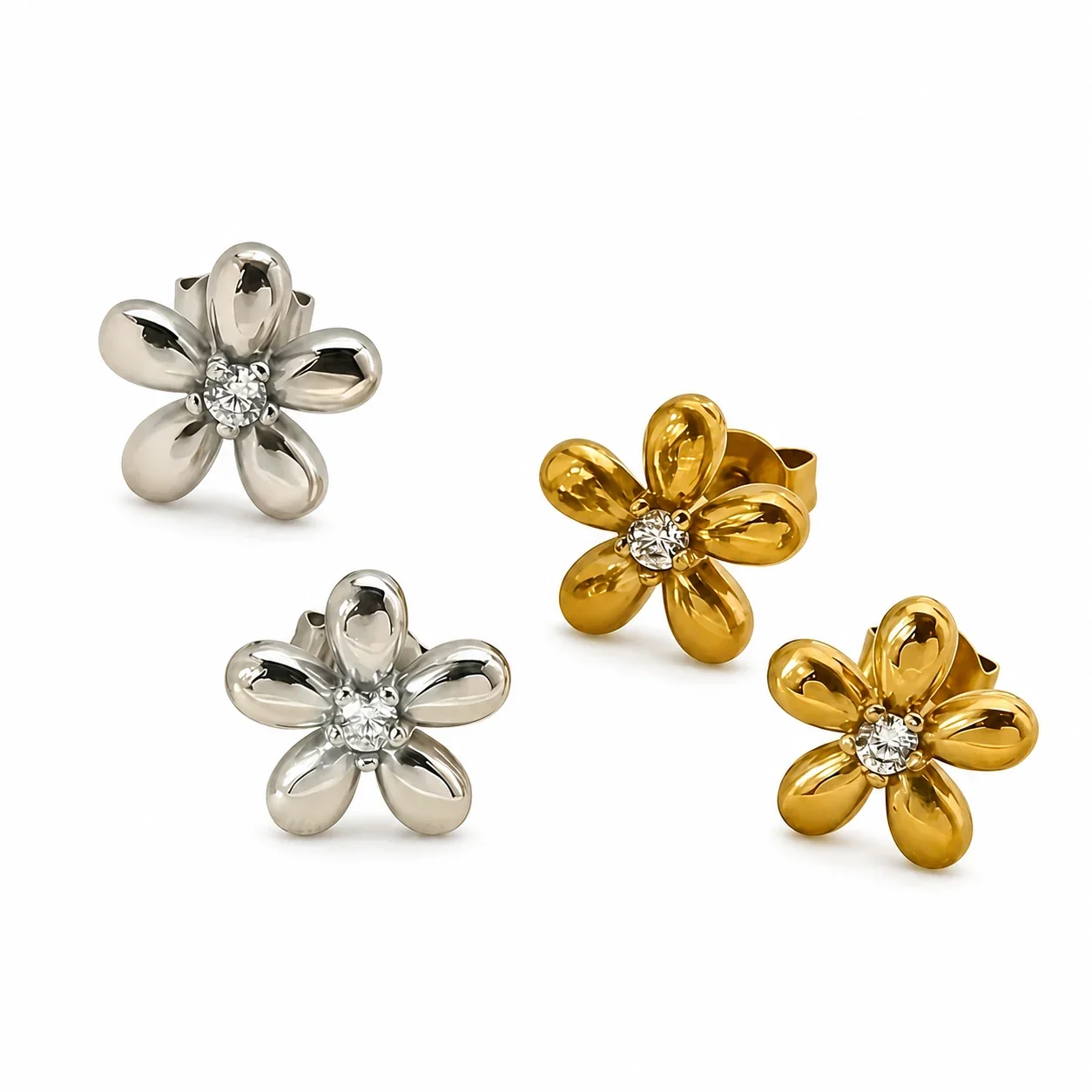 Photo produit : Petites boucles d'oreilles acier inoxydable fleur à cinq pétales bombés en cristal, finition or PVD - 316