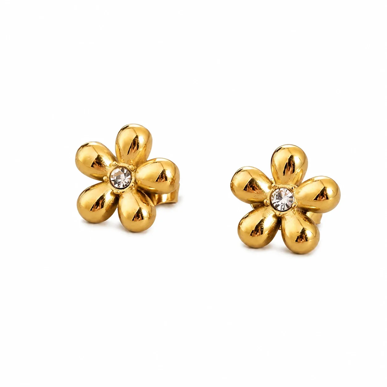 Photo produit : Petites boucles d'oreilles acier inoxydable fleur à cinq pétales bombés en cristal, finition or PVD - 316