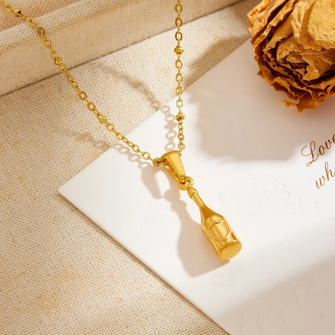 Photo produit : Collier pendentif bouteille avec chaîne perlée, acier plaqué or