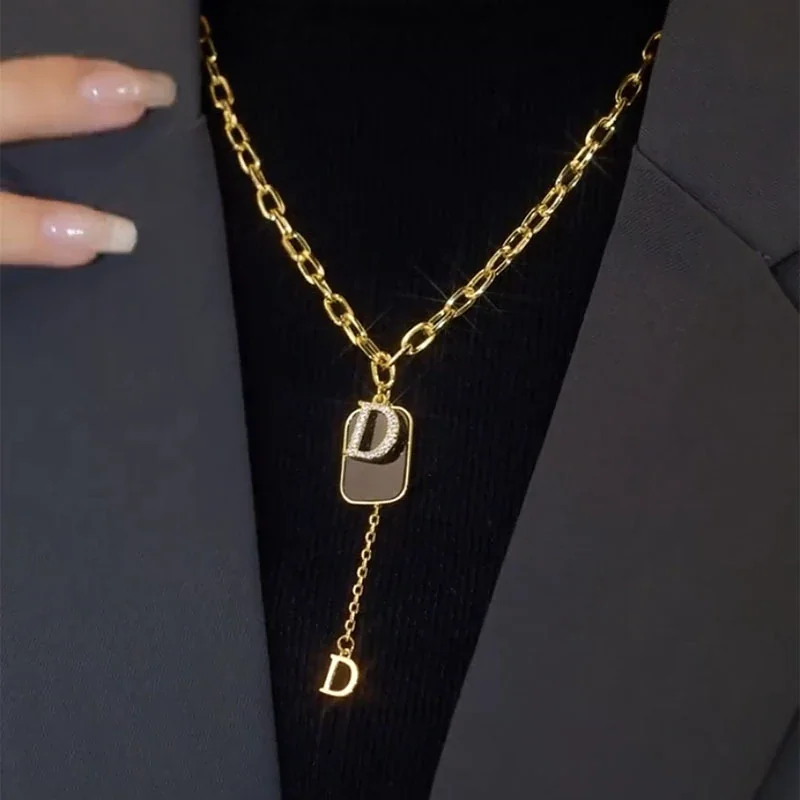 D-initialhangerketting met dogtag, verguld roestvrij staal productfoto