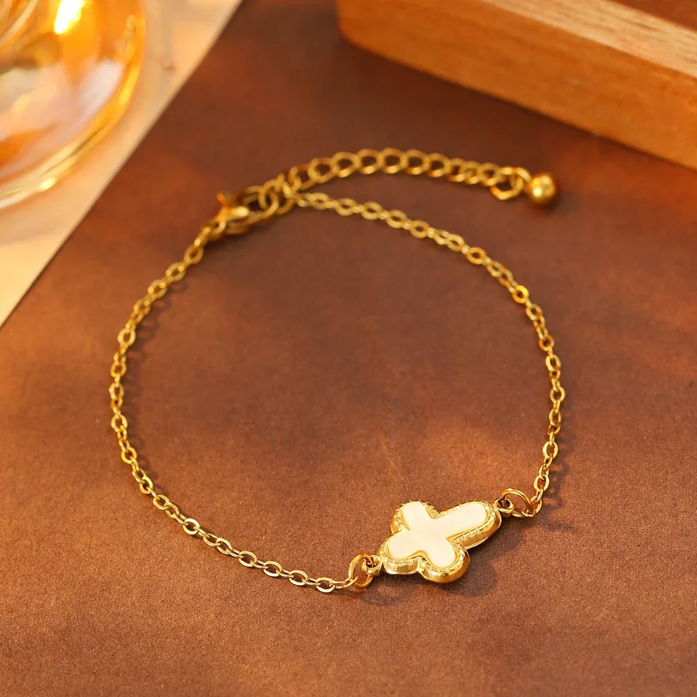 Photo produit : Bracelet croix à incrustation blanche, acier inoxydable 316 doré à l’or 18K