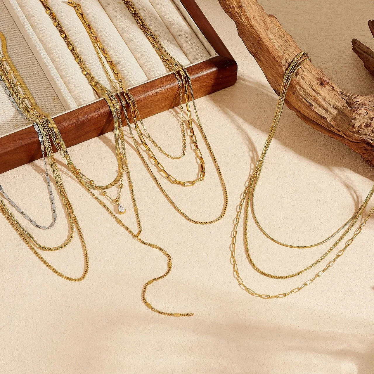 Foto del producto: Collar en capas con cadenas de serpiente y tipo clip, chapado en oro