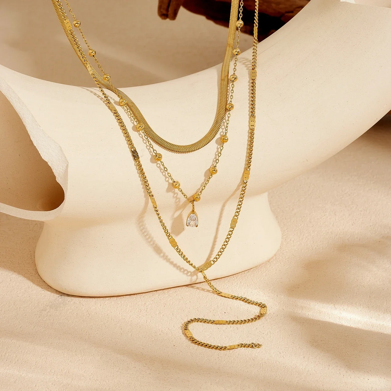 Foto del producto: Collar en capas con cadenas de serpiente y tipo clip, chapado en oro