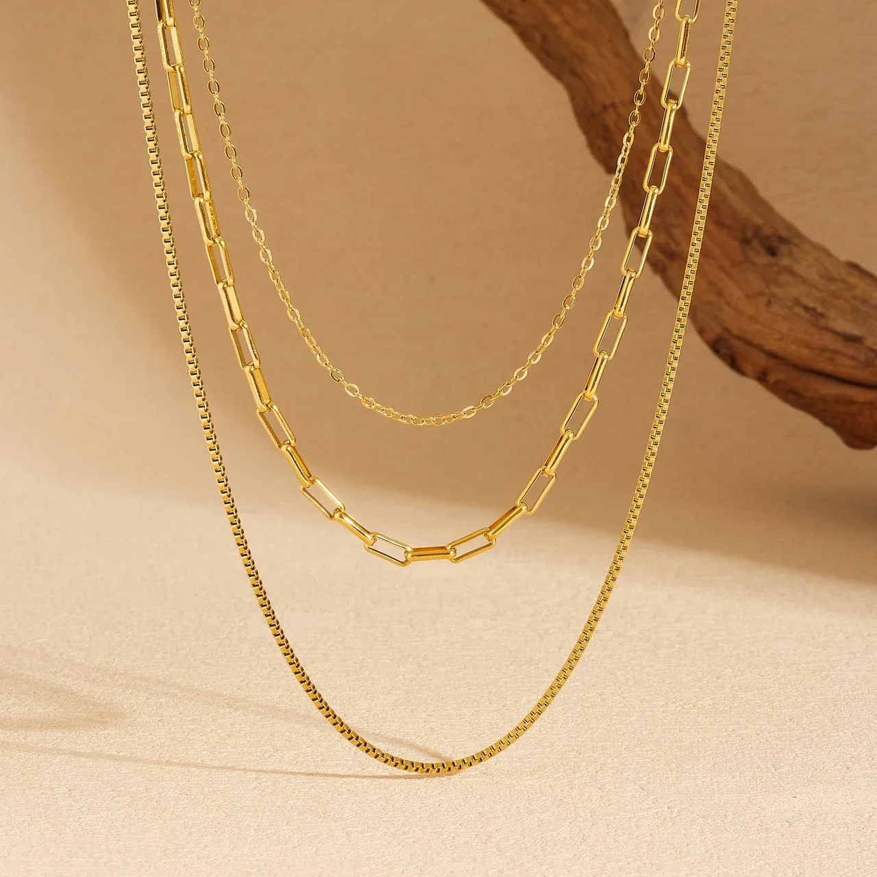 Foto del producto: Collar en capas con cadenas de serpiente y tipo clip, chapado en oro