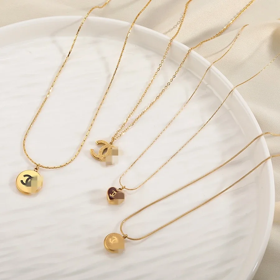 Foto prodotto: Pendant Necklace, Heart & Round Motifs, Gold-Plated Stainless Steel