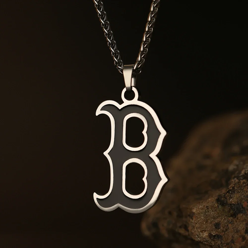 Foto del producto: Collar con colgante de letra gótica y cadena de espiga, acero inoxidable